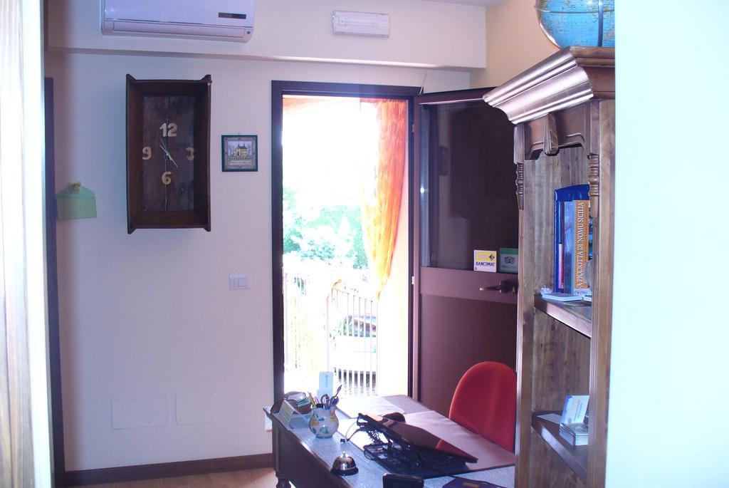 埃特玛酒店 SantʼAlfio 外观 照片